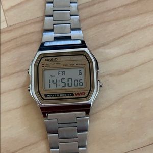 Men’s classic Casio digital watch